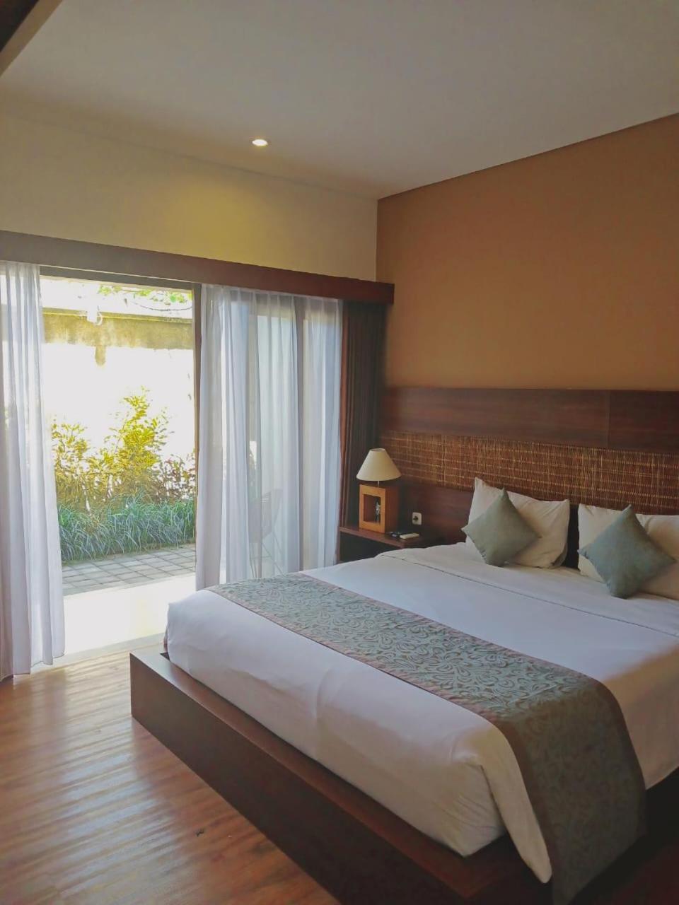 Ratan Uluwatu Hotel And Villas Extérieur photo