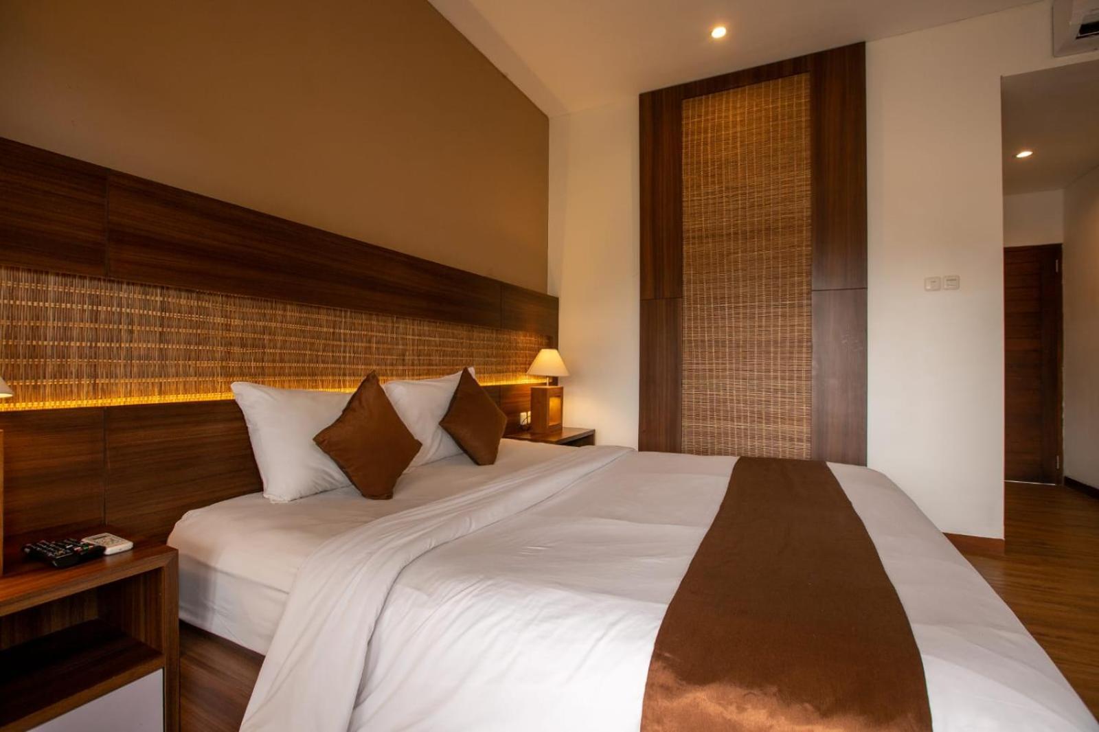 Ratan Uluwatu Hotel And Villas Extérieur photo