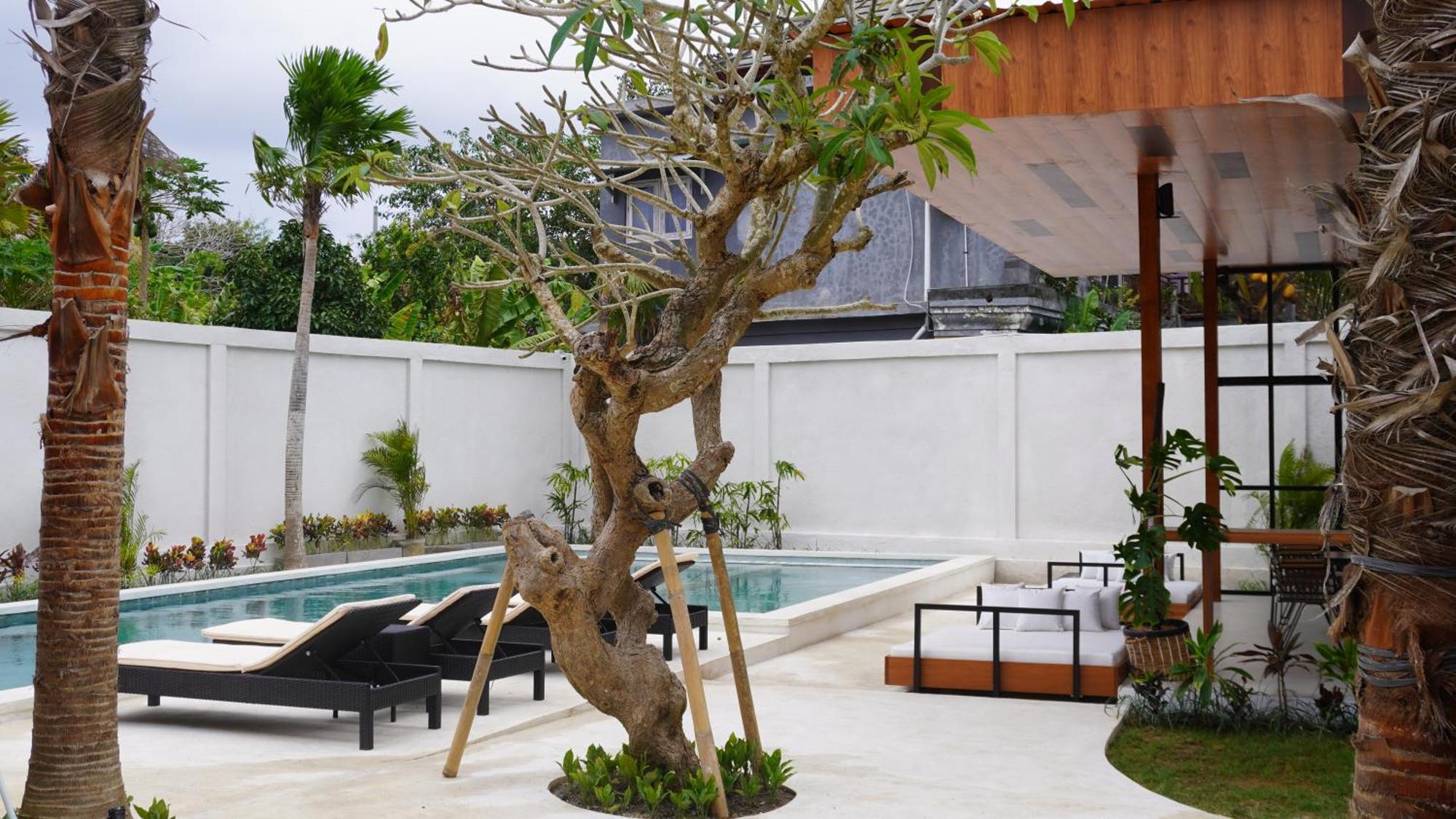 Ratan Uluwatu Hotel And Villas Extérieur photo